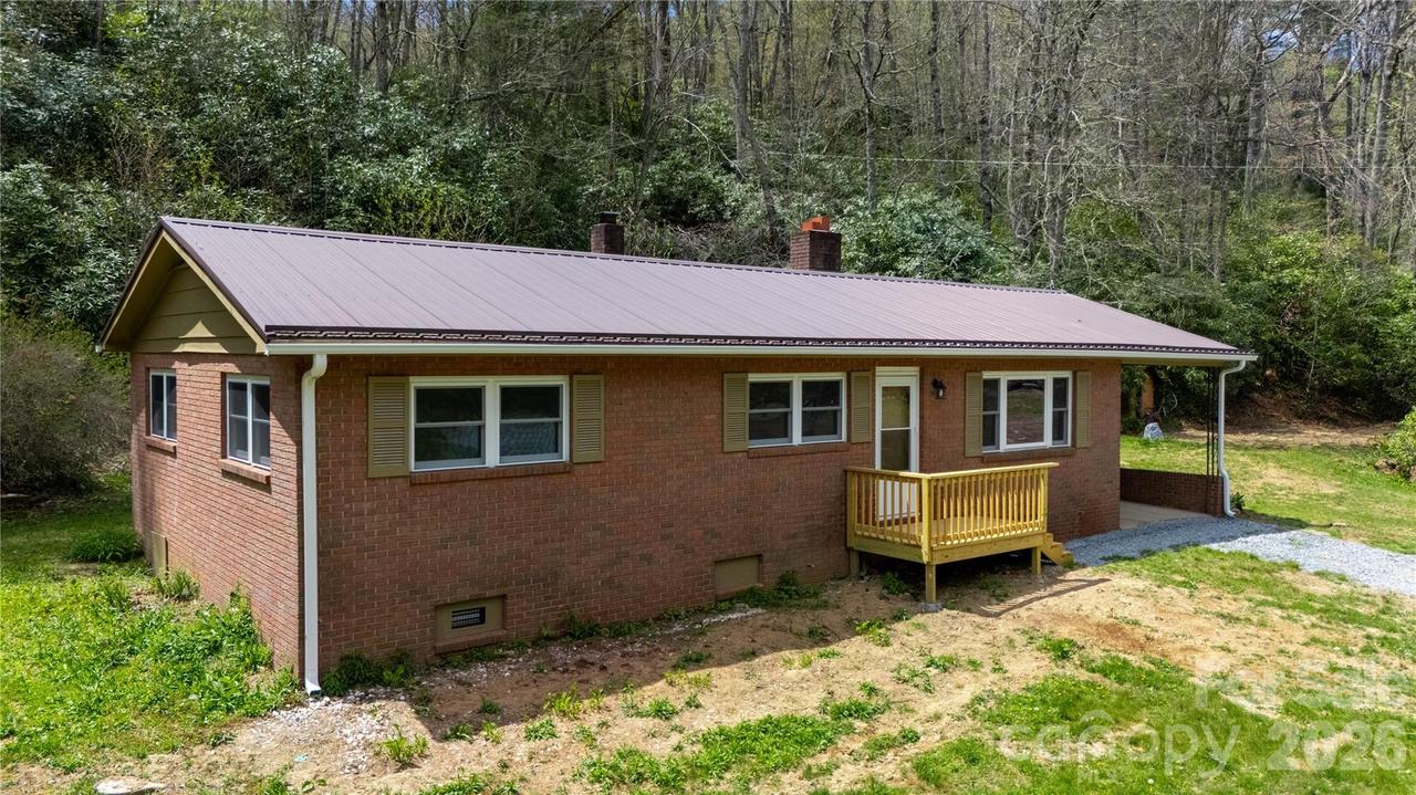 8855 Bugger Hollow Rd., Newland, NC 28652