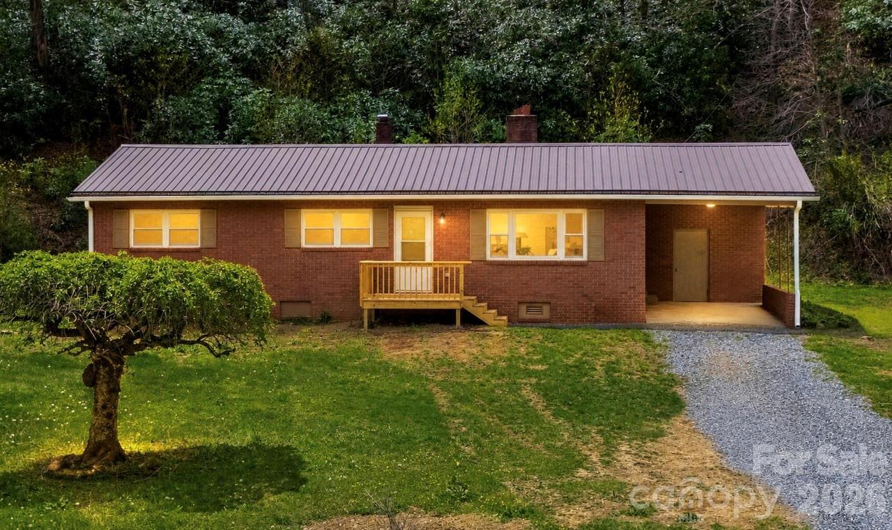 8855 Bugger Hollow Rd., Newland, NC 28657