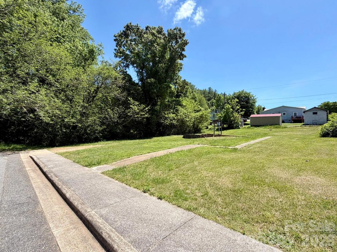 100 4th Em St., Marion, NC 28752