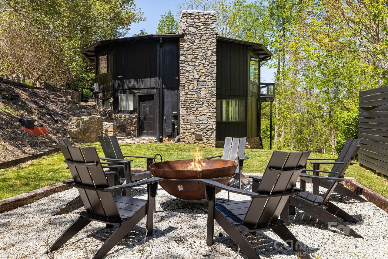 1 Patton Cir., Asheville, NC 28804