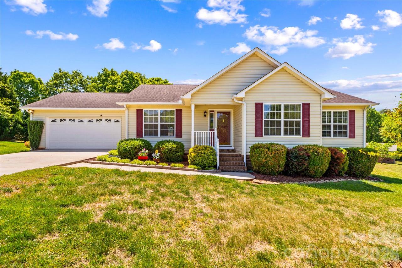 125 Fawnwood Dr., Statesville, NC 28625