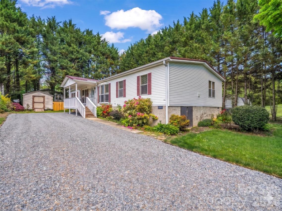 213 Old State Ten Rd., Black Mountain, NC 28711