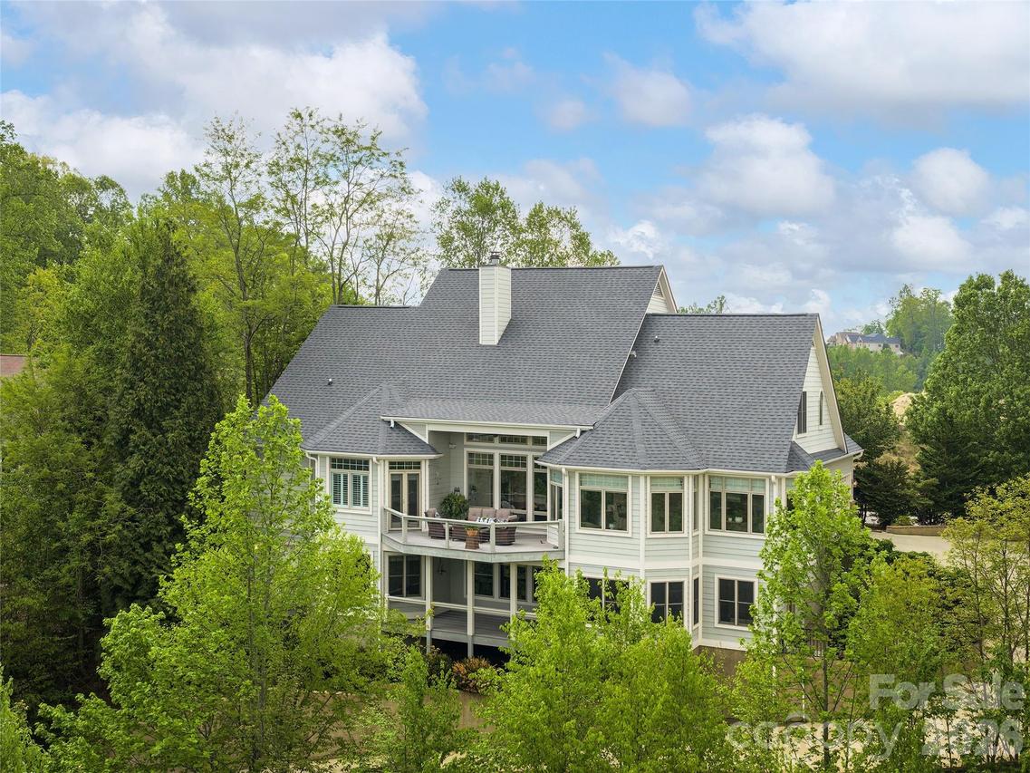 1403 Woodsong Dr., Hendersonville, NC 28791