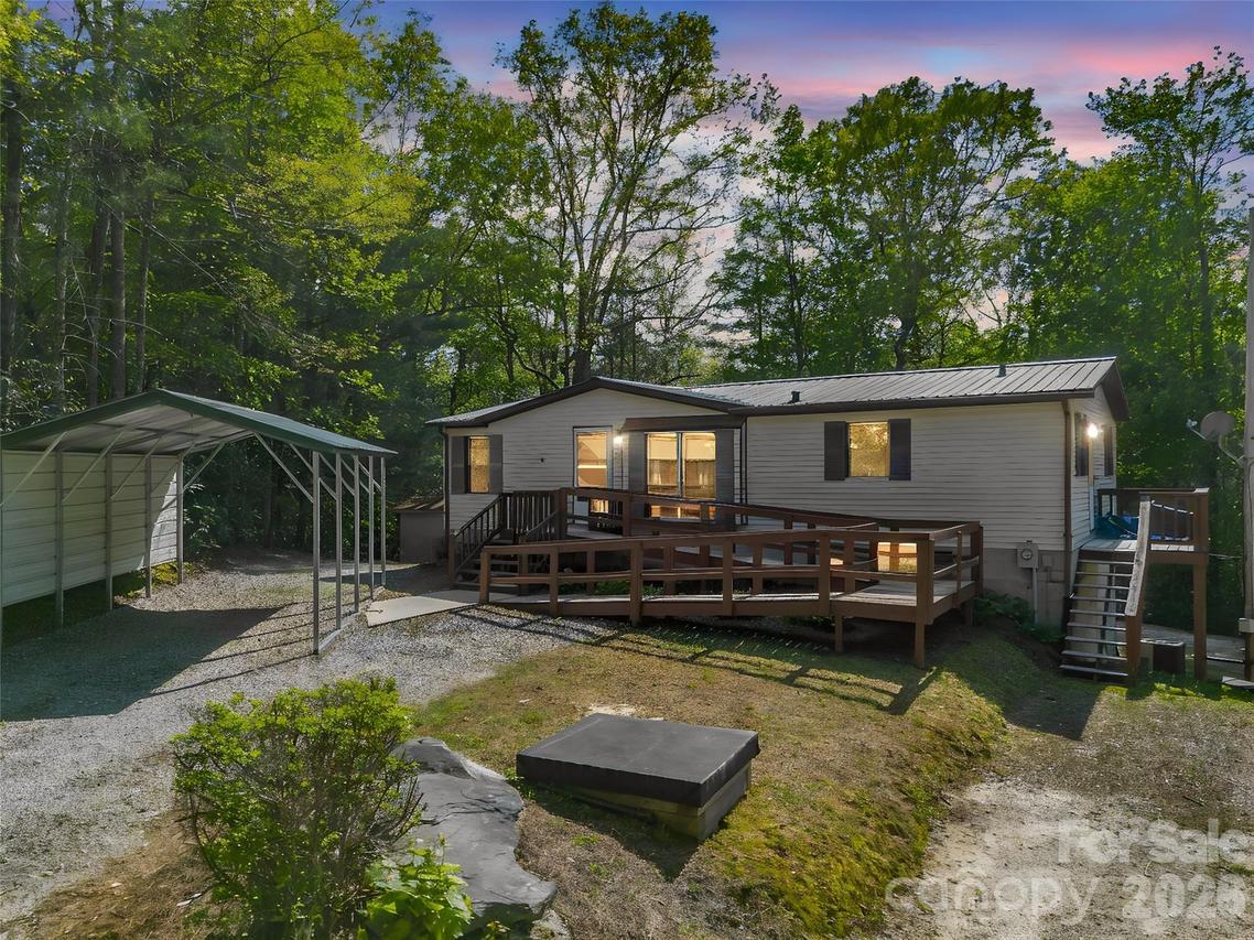 203 Rogat Rd., Hendersonville, NC 28792