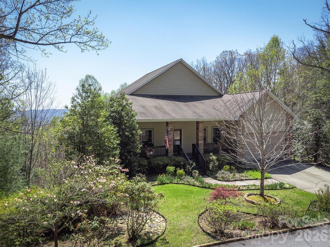 172 Sunny Ridge Rd., Hendersonville, NC 28739