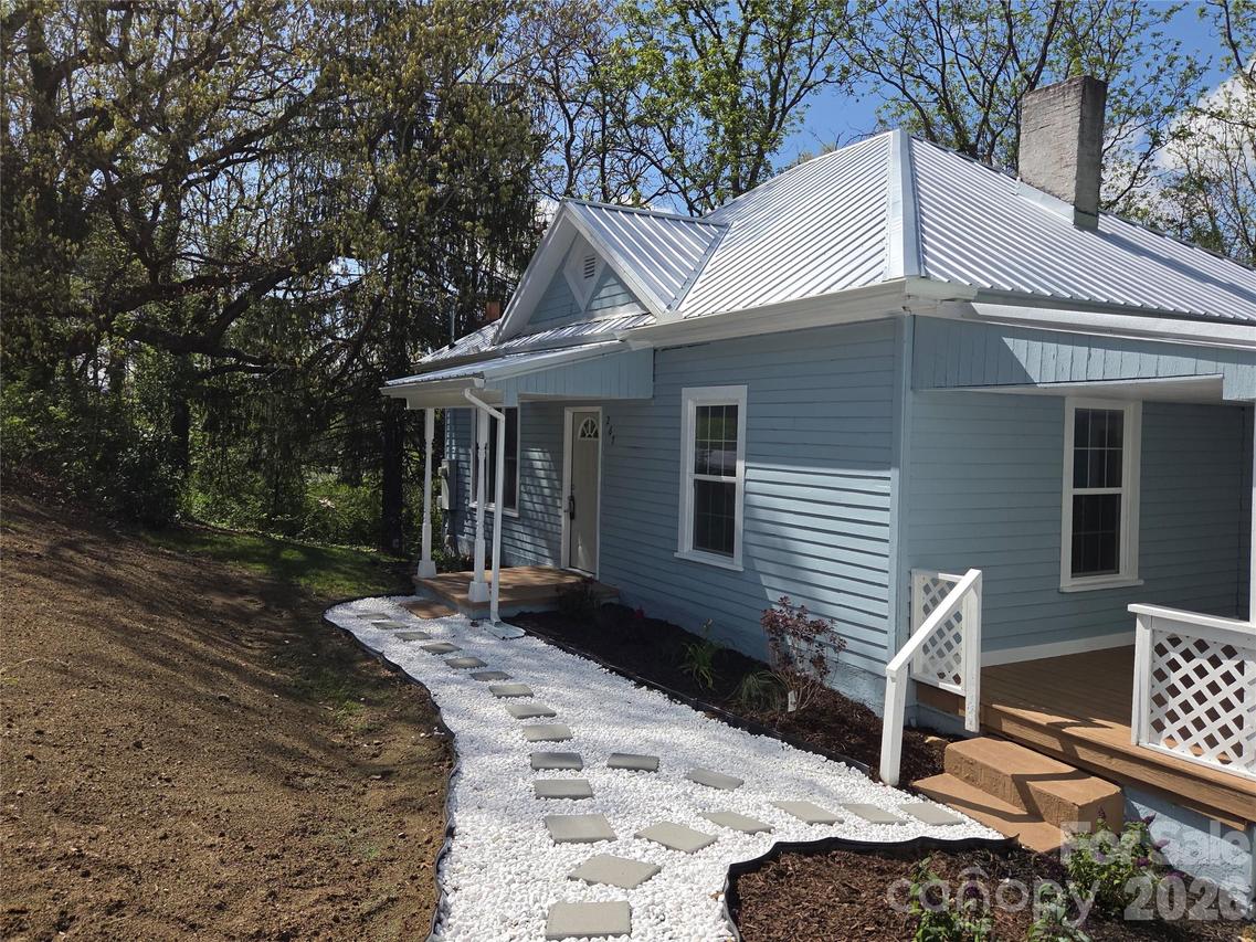 267 Beaverdam St., Canton, NC 28716