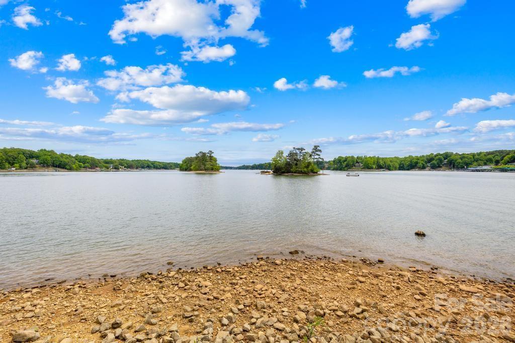 265 S Harbor Watch Dr., Statesville, NC 28677