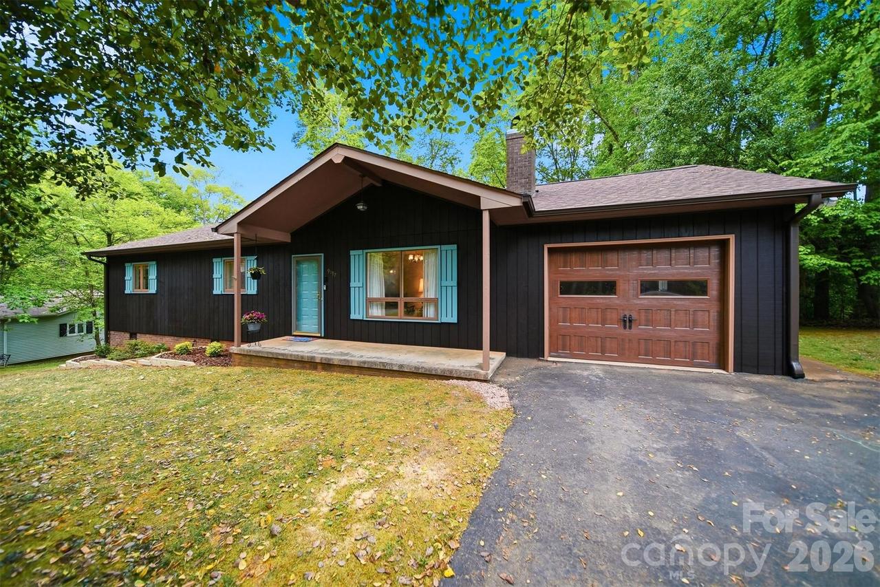 9197 Apache Dr., Hickory, NC 28601