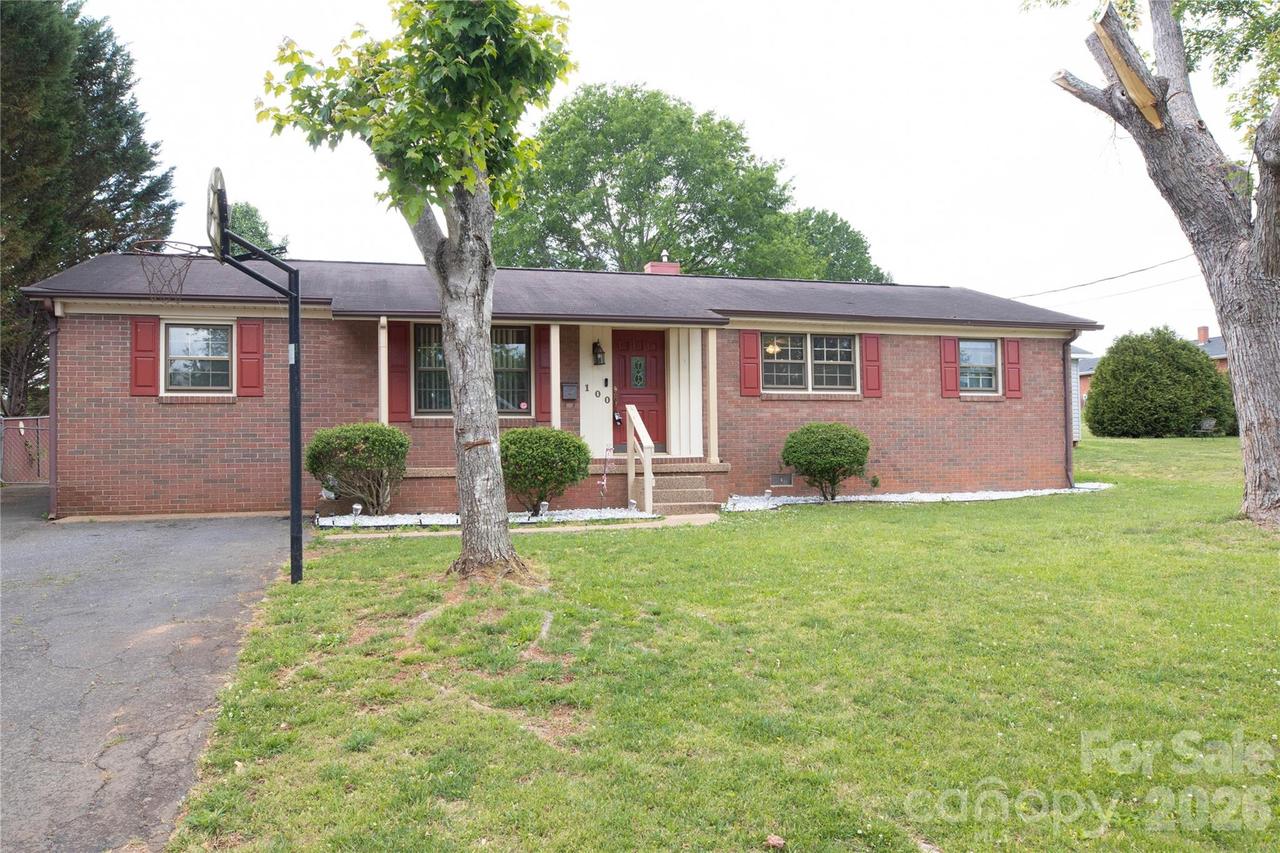 100 Woodward Ave., Morganton, NC 28655