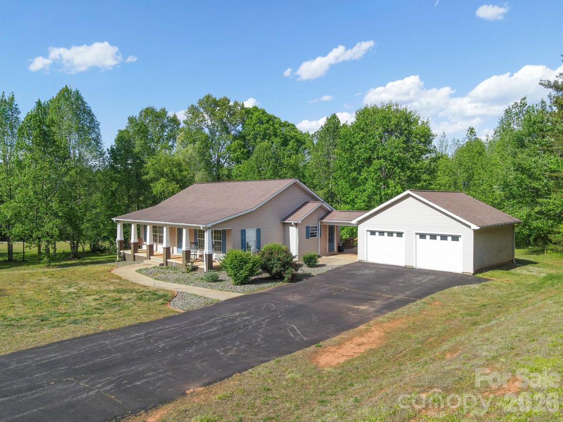 275 Treebark Rd., Statesville, NC 28625