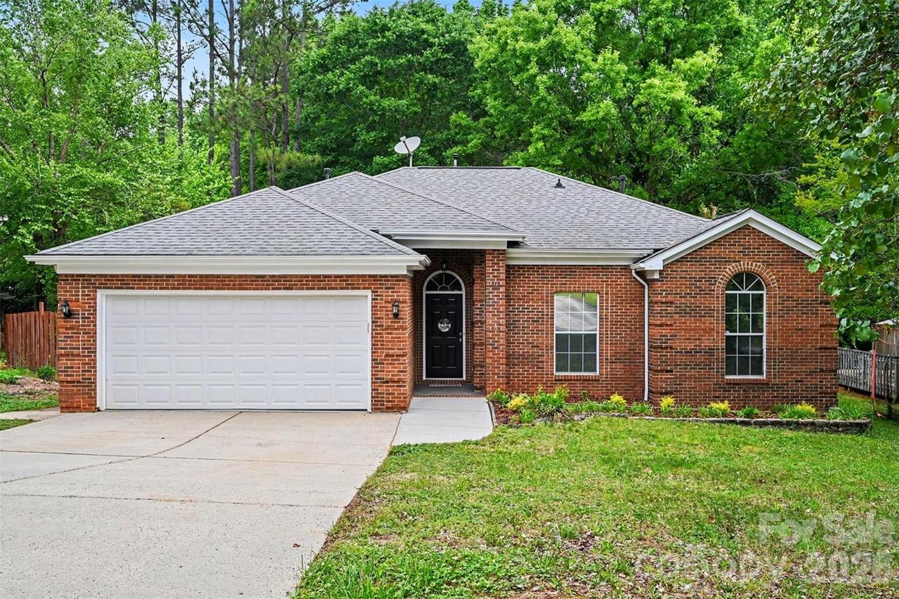 13505 Gatestone Ln., Pineville, NC 28134