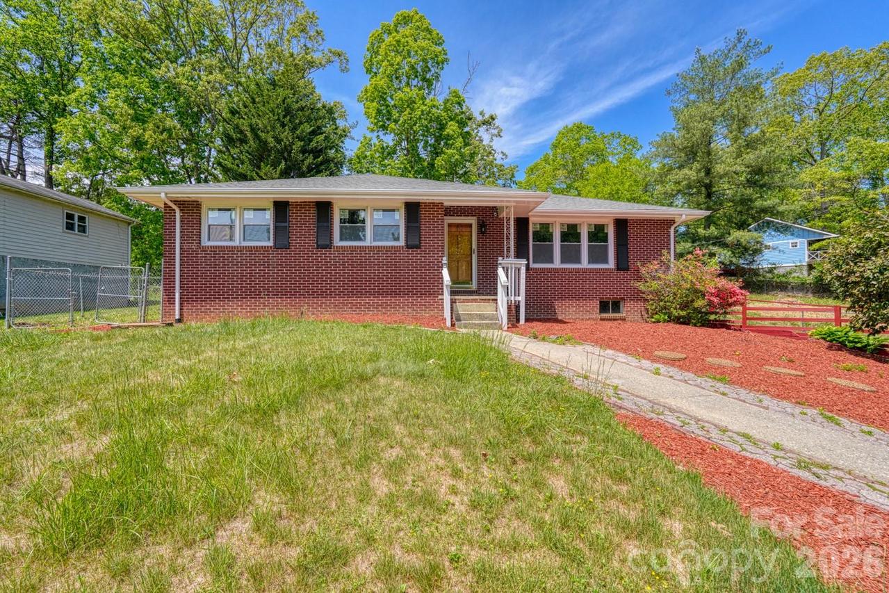 509 Brookside Camp Rd., Hendersonville, NC 28792