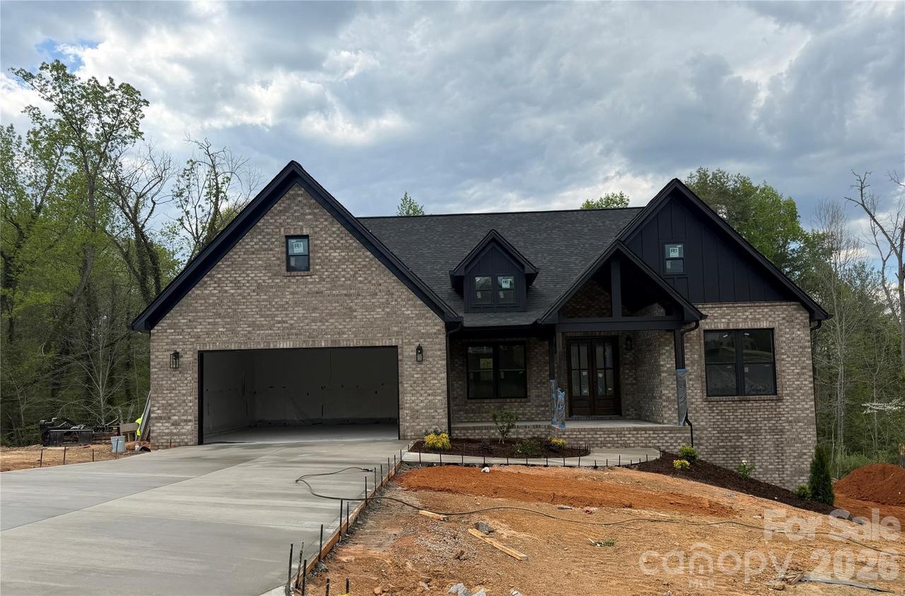 732 Chatsworth Cir., Lenoir, NC 28645