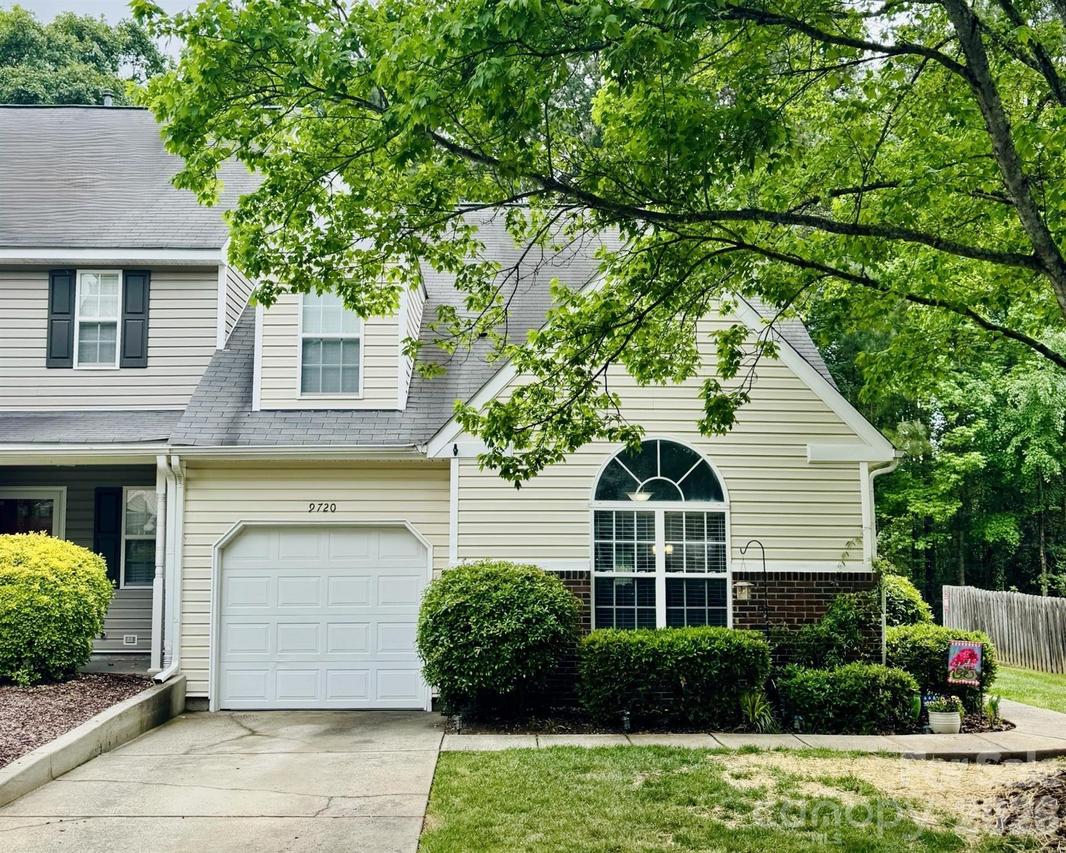 9720 Mattforest Cir., Charlotte, NC 28277