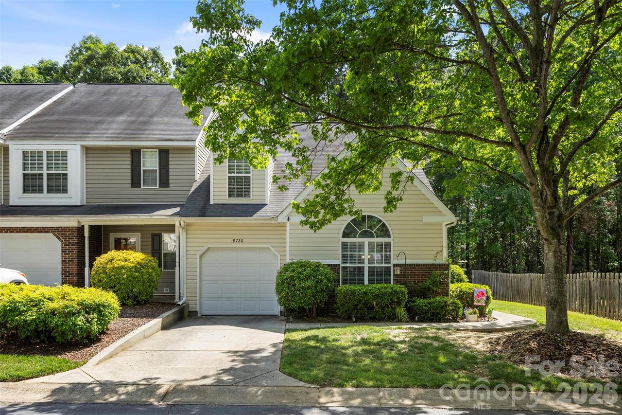 9720 Mattforest Cir., Charlotte, NC 28277
