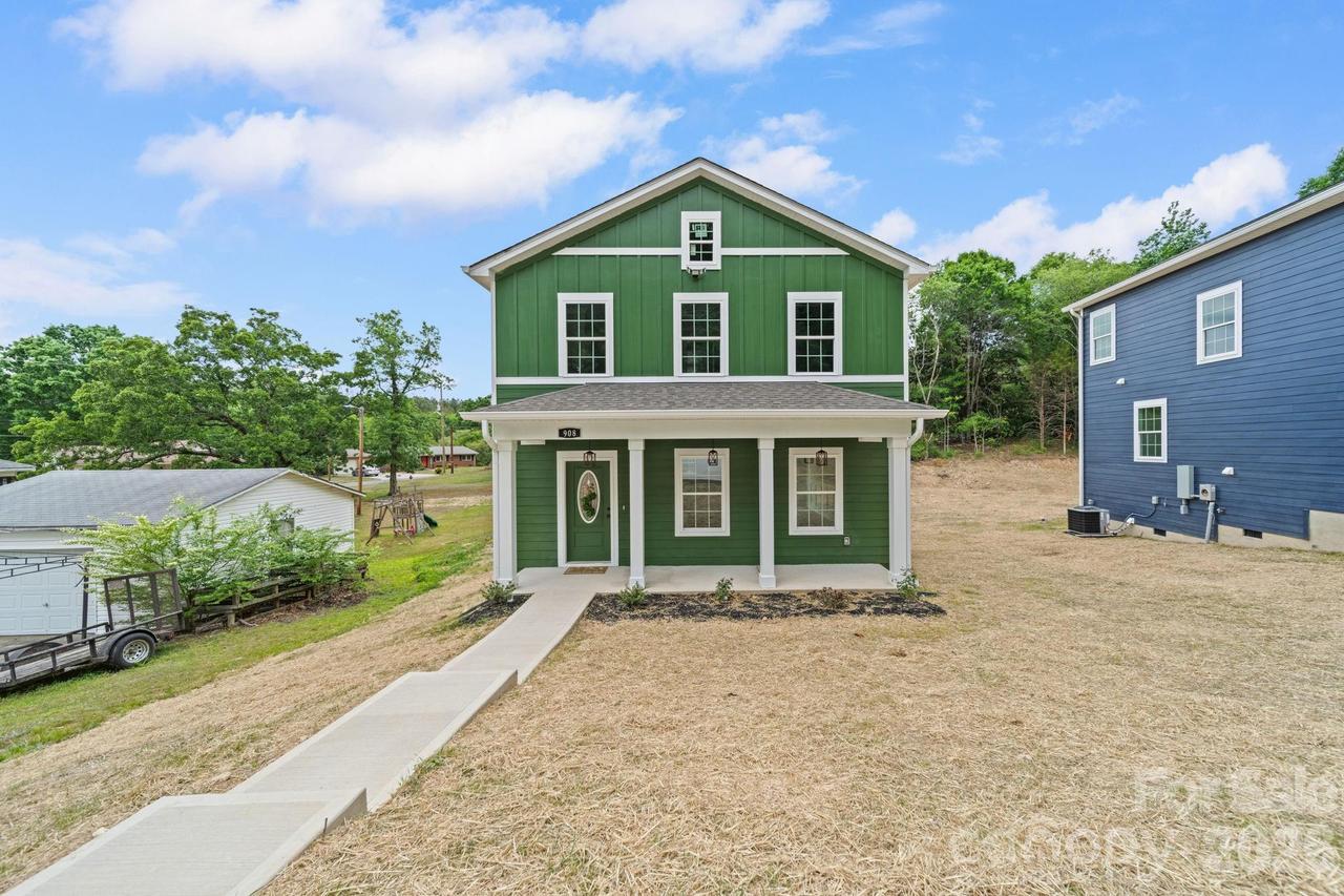 908 Dewey St., Badin, NC 28009