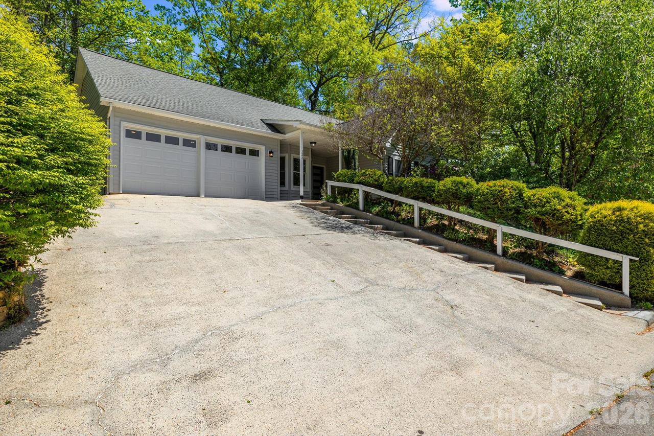 132 Fox Cross Dr., Brevard, NC 28712