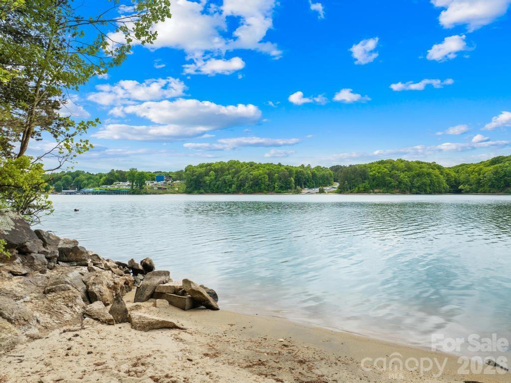 268 S Harbor Watch Dr., Statesville, NC 28677