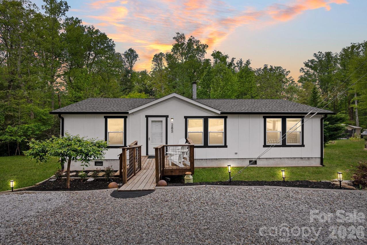 285 Dove Haven Ln., Hendersonville, NC 28791