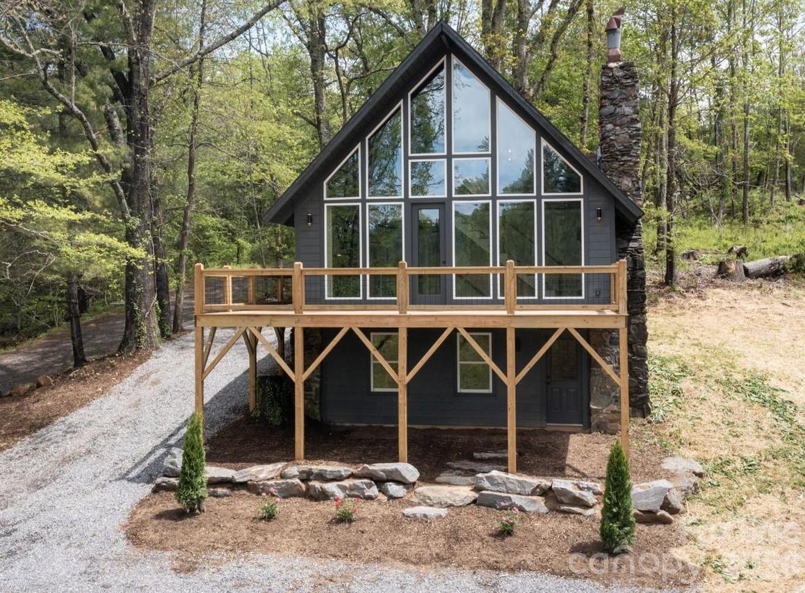 93 Horse Ring Dr., Burnsville, NC 28714