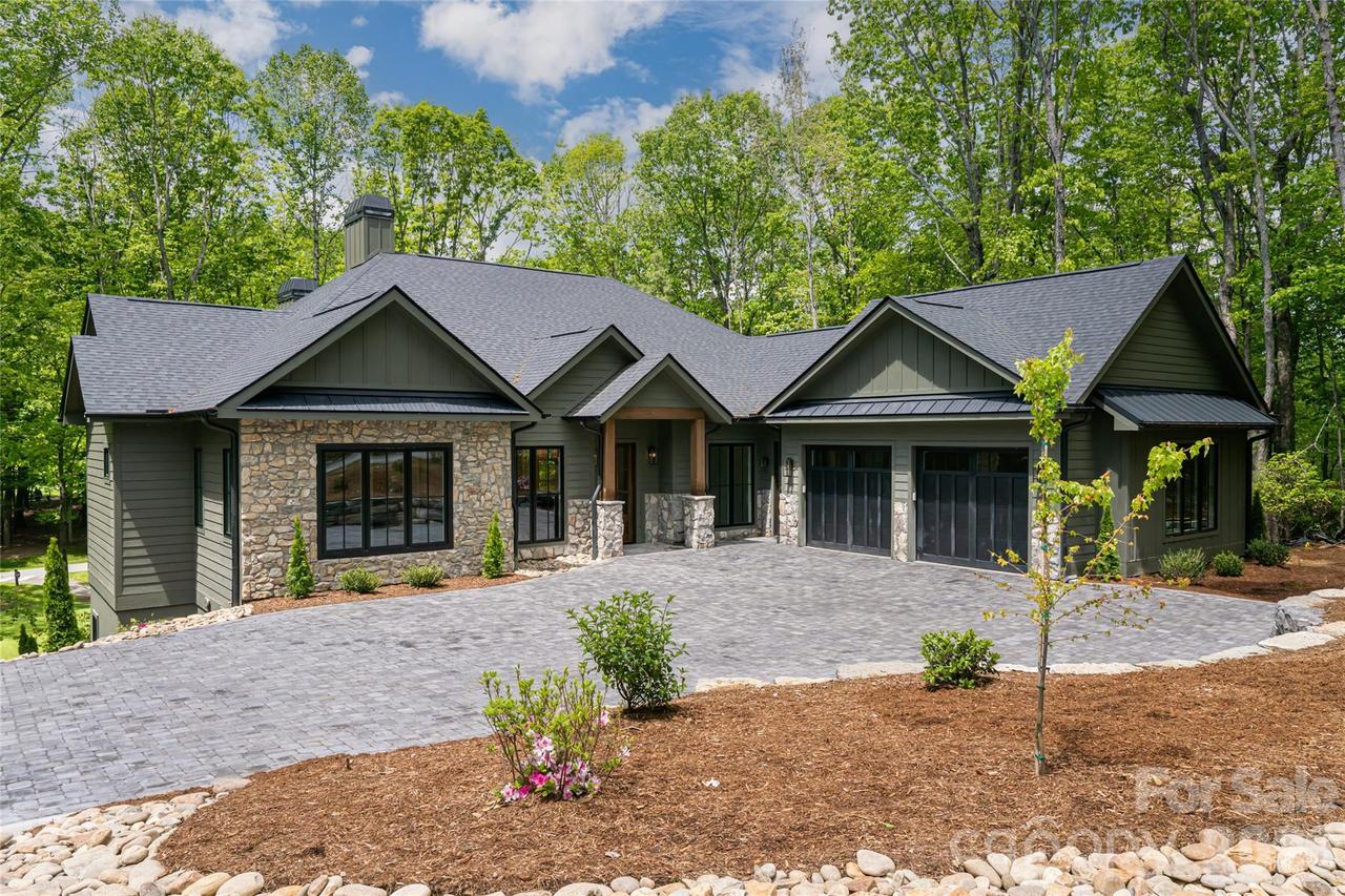 99 Little Cherokee Ridge, Hendersonville, NC 28739