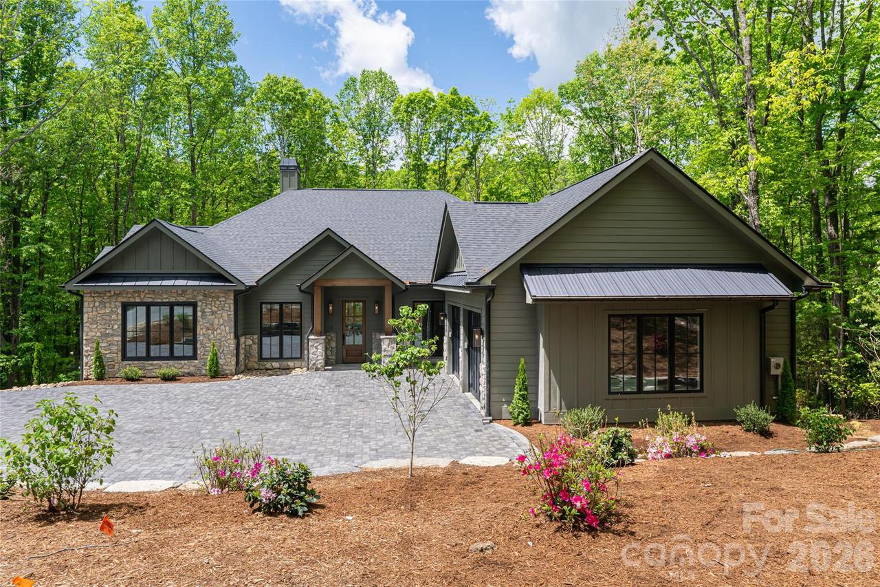 99 Little Cherokee Ridge, Hendersonville, NC 28739