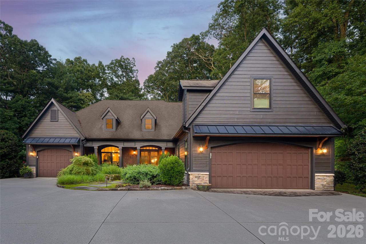 300 White Pine Dr., Hendersonville, NC 28739