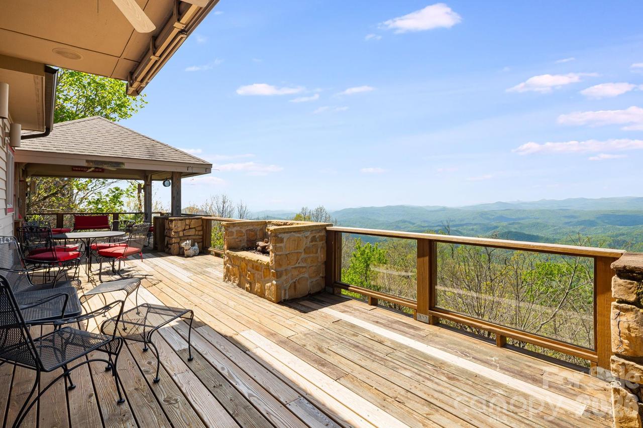 206 Twin Springs Rd., Blowing Rock, NC 28605