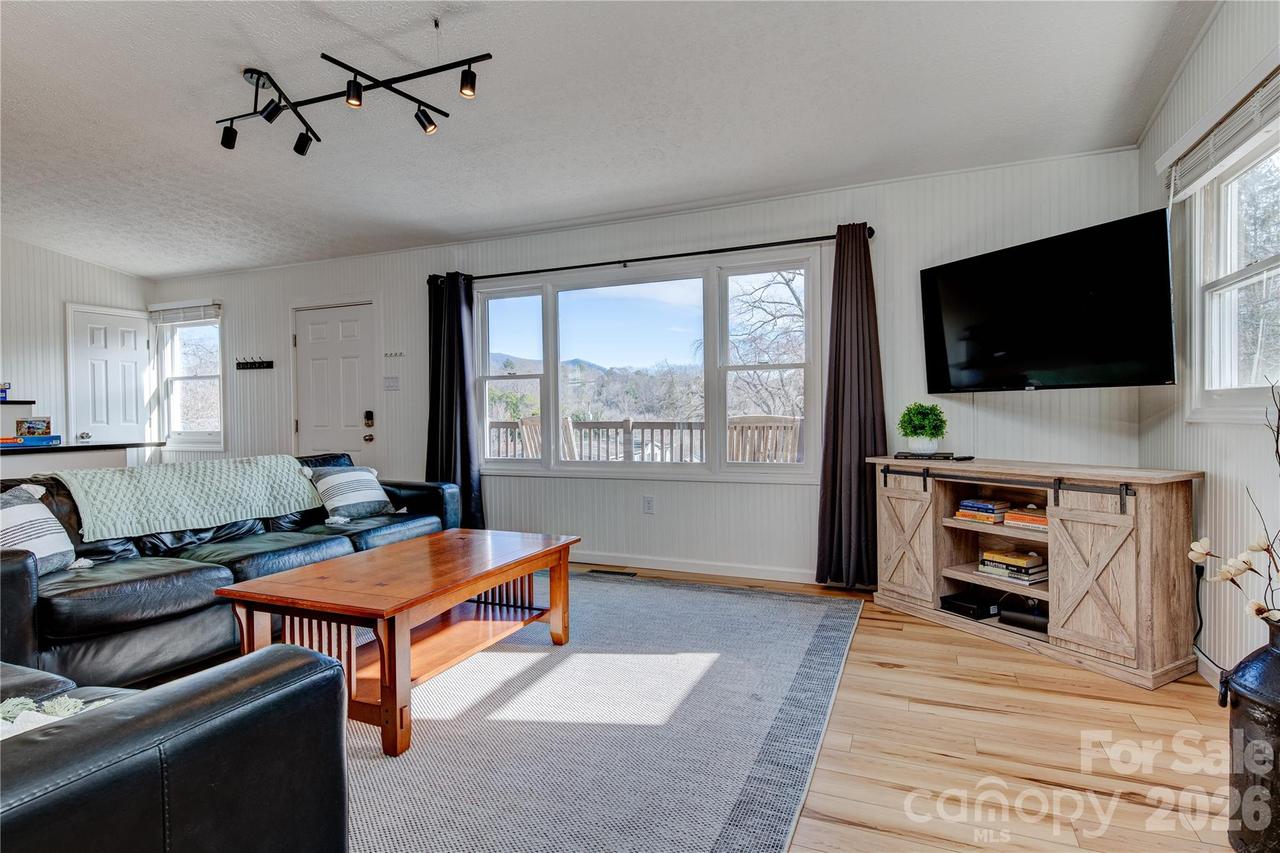 208 Altamahaw Ave., Black Mountain, NC 28711