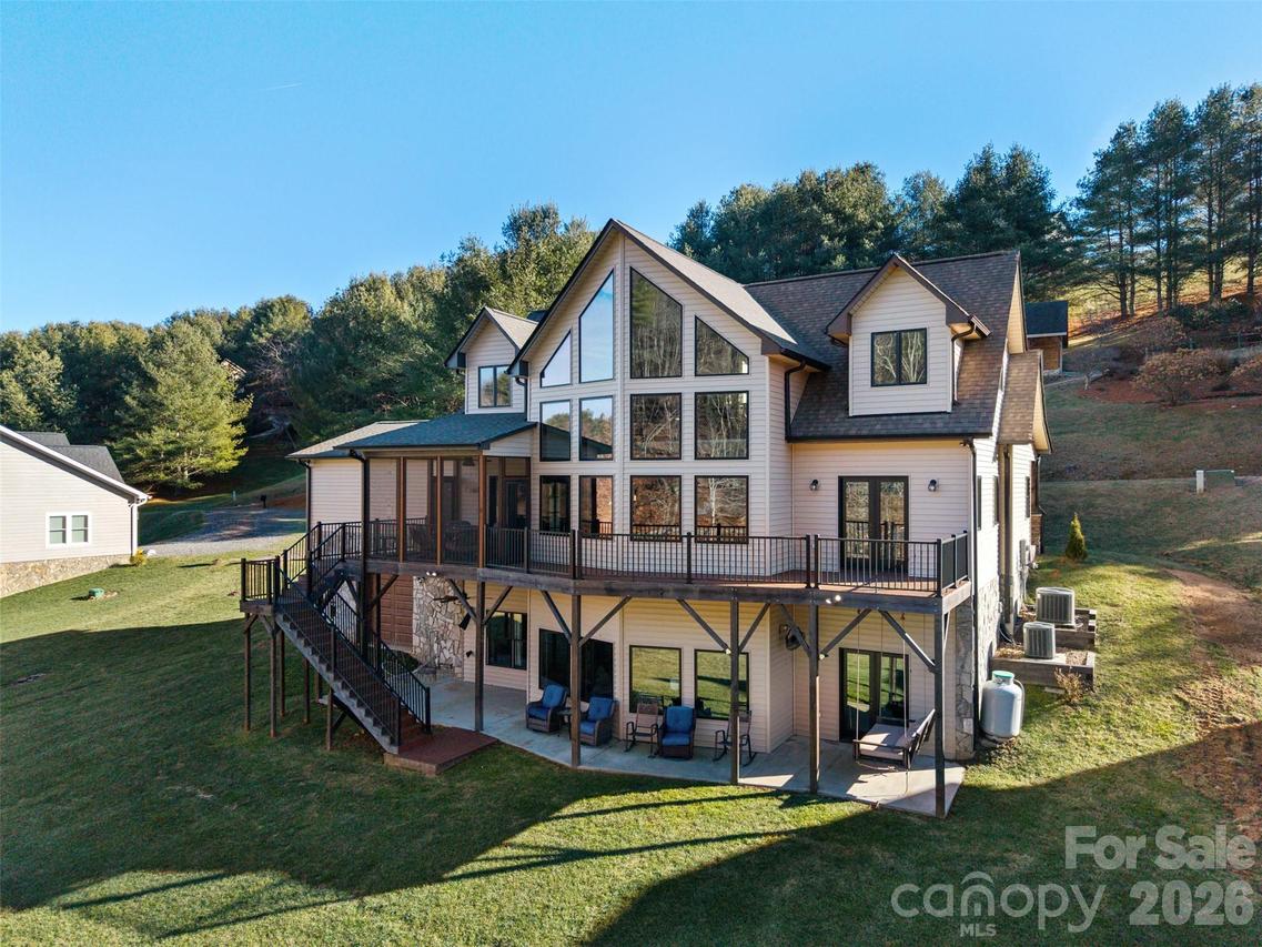 446 Green Meadows Dr., Todd, NC 28684