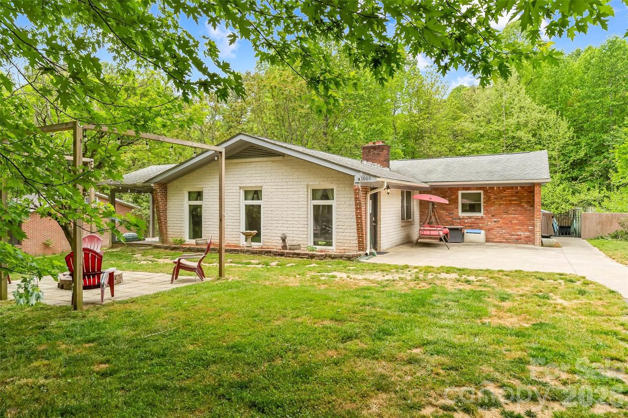 1000 Mountain View Church Rd., Zirconia, NC 28790