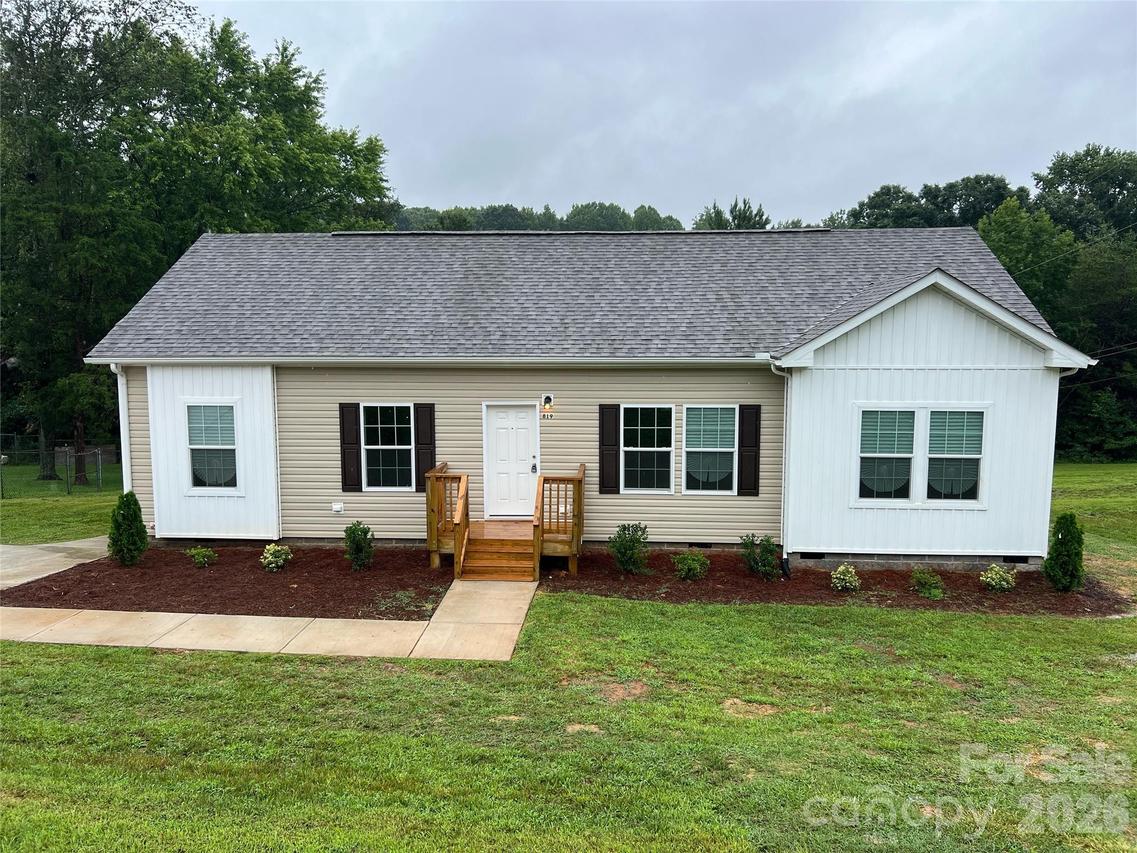 819 Wellwood Ave., Statesville, NC 28677
