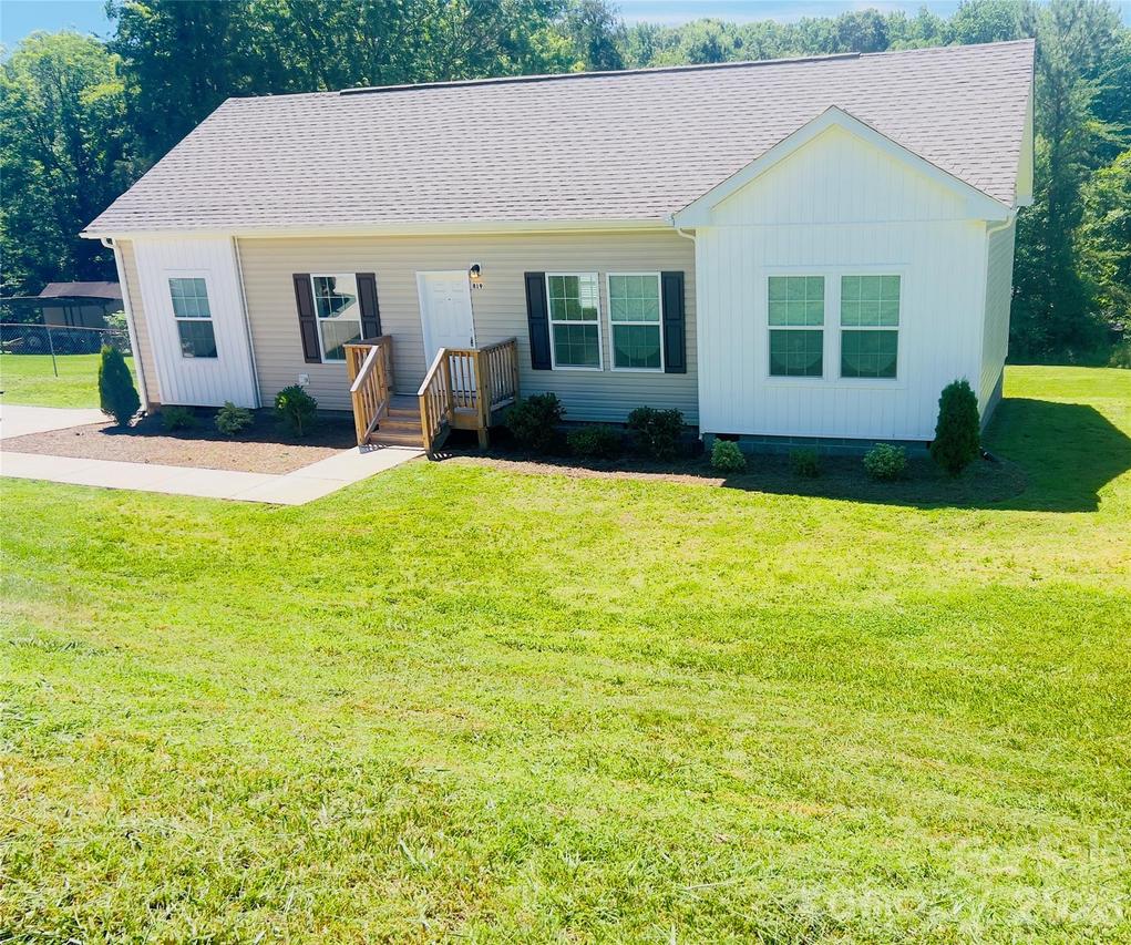 819 Wellwood Ave., Statesville, NC 28677