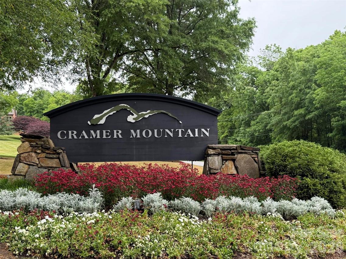 300 Maymont Dr., Cramerton, NC 28032