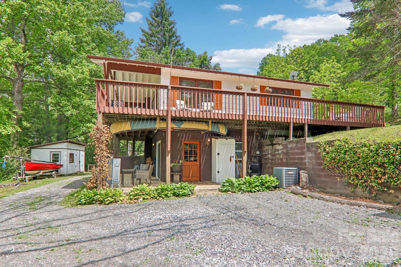 34 Lindsey Hill Ln., Zirconia, NC 28790