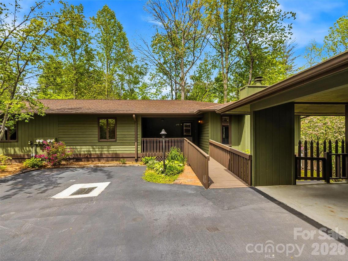 348 Surrey Ln., Brevard, NC 28712