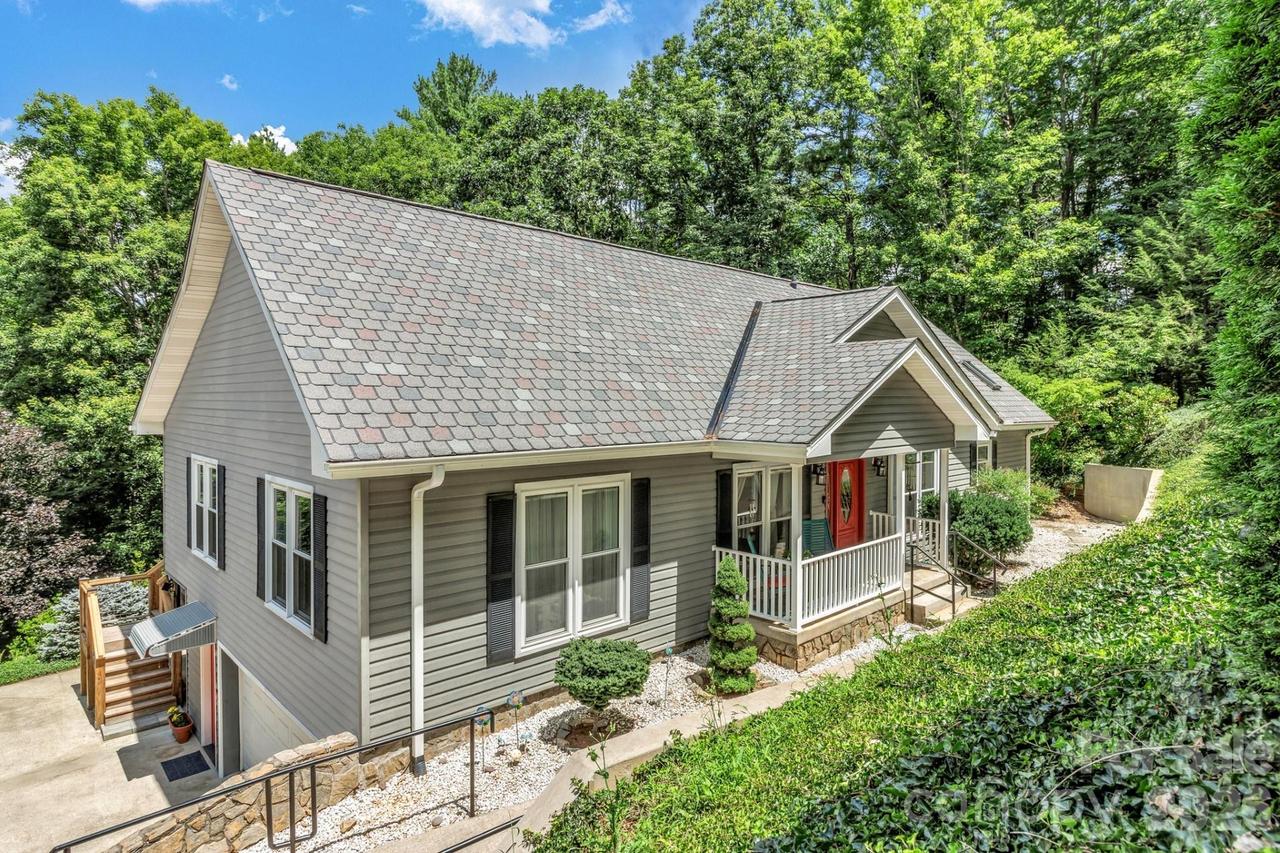 153 Skyview Cir., Asheville, NC 28804
