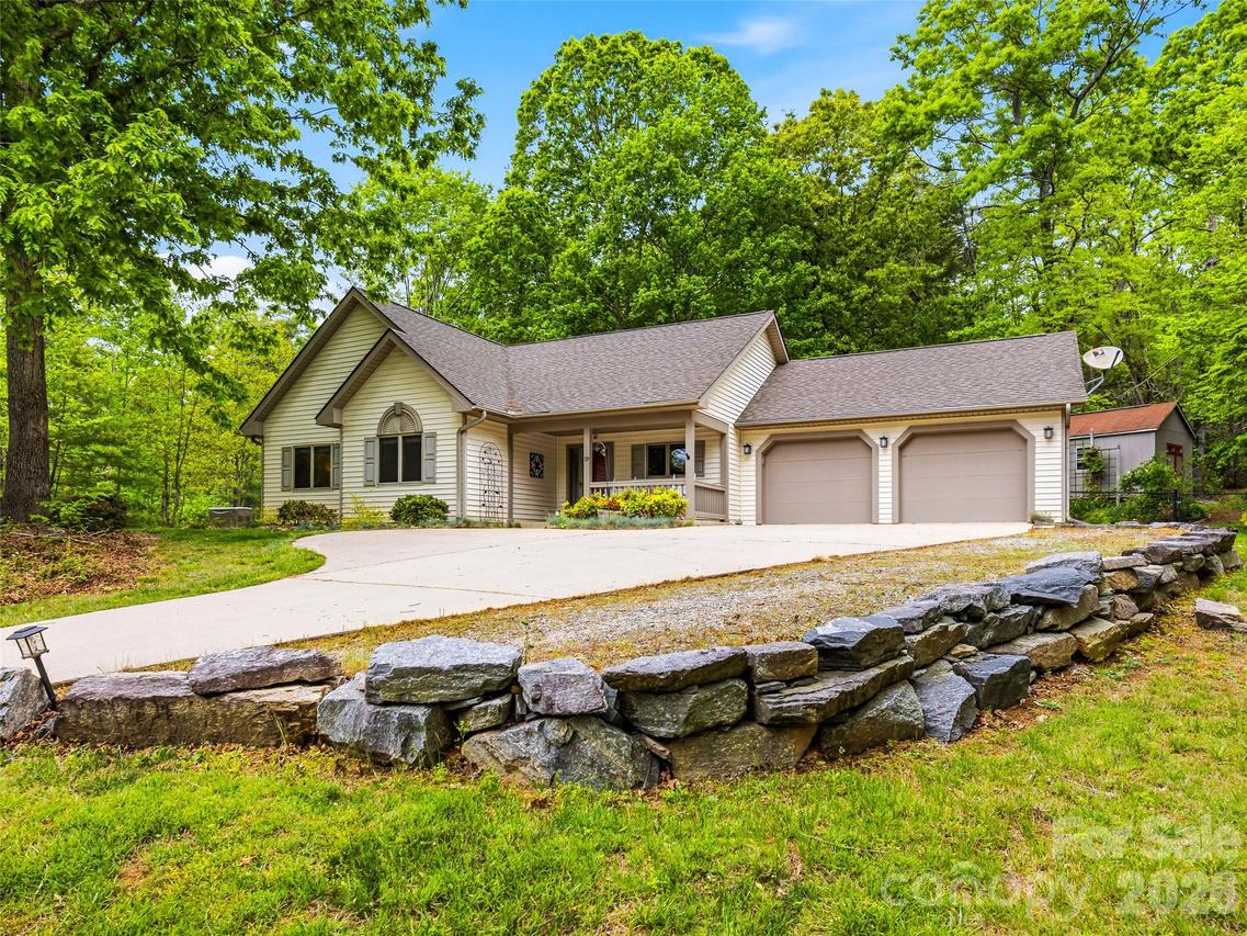 19 Doshia Ln., Fletcher, NC 28732