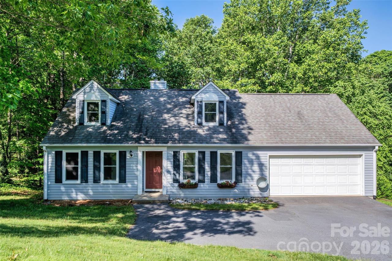 18 Tarragon Pl., Flat Rock, NC 28731