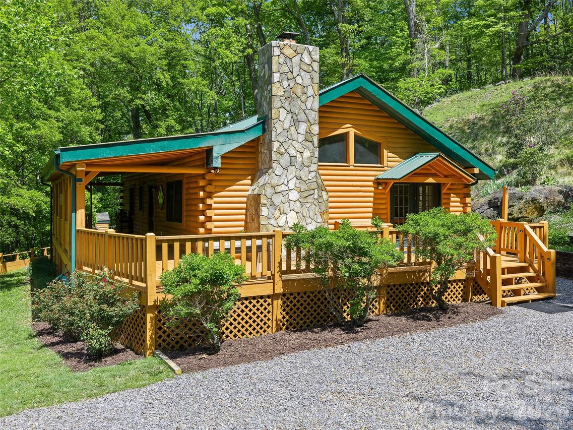 115 Sutton Ridge Rd., Burnsville, NC 28714
