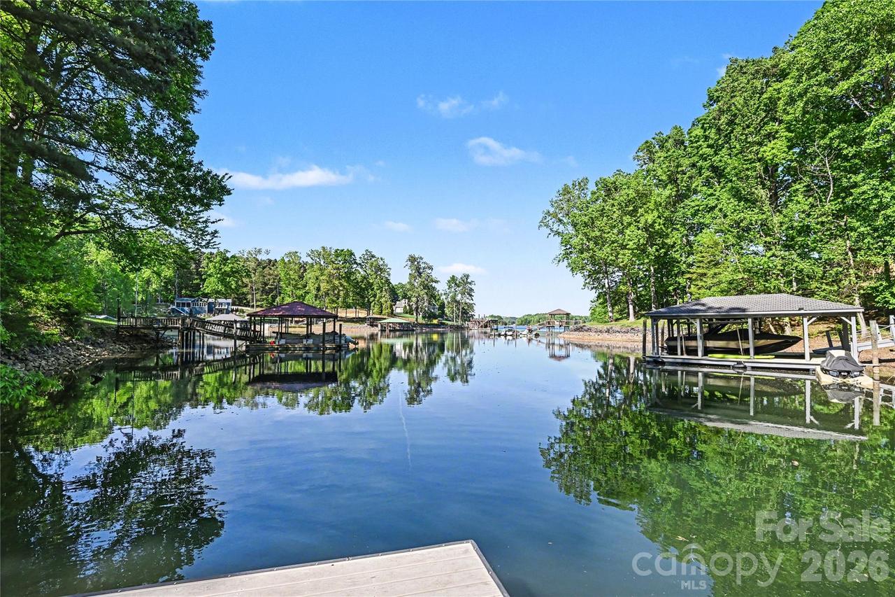 142 Lakeview Shores Loop, Mooresville, NC 28117