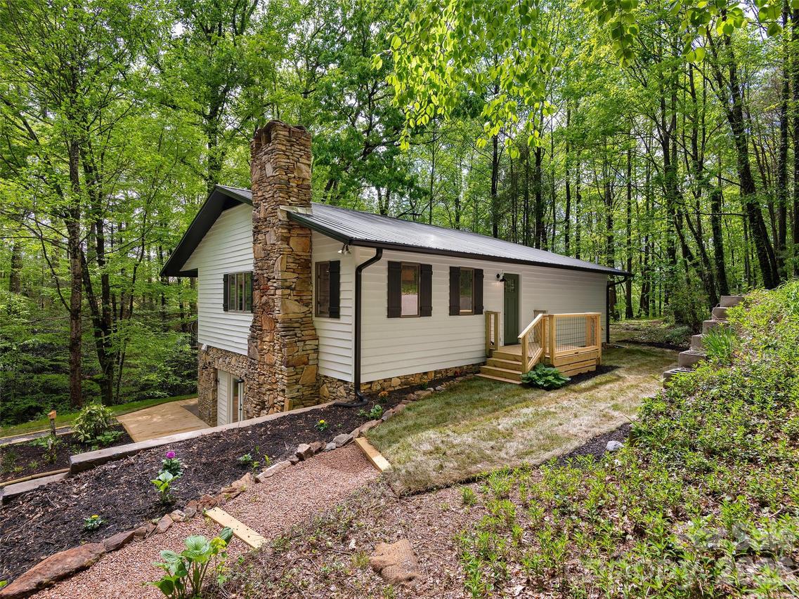 209 Ivy Hill Rd., Hendersonville, NC 28792