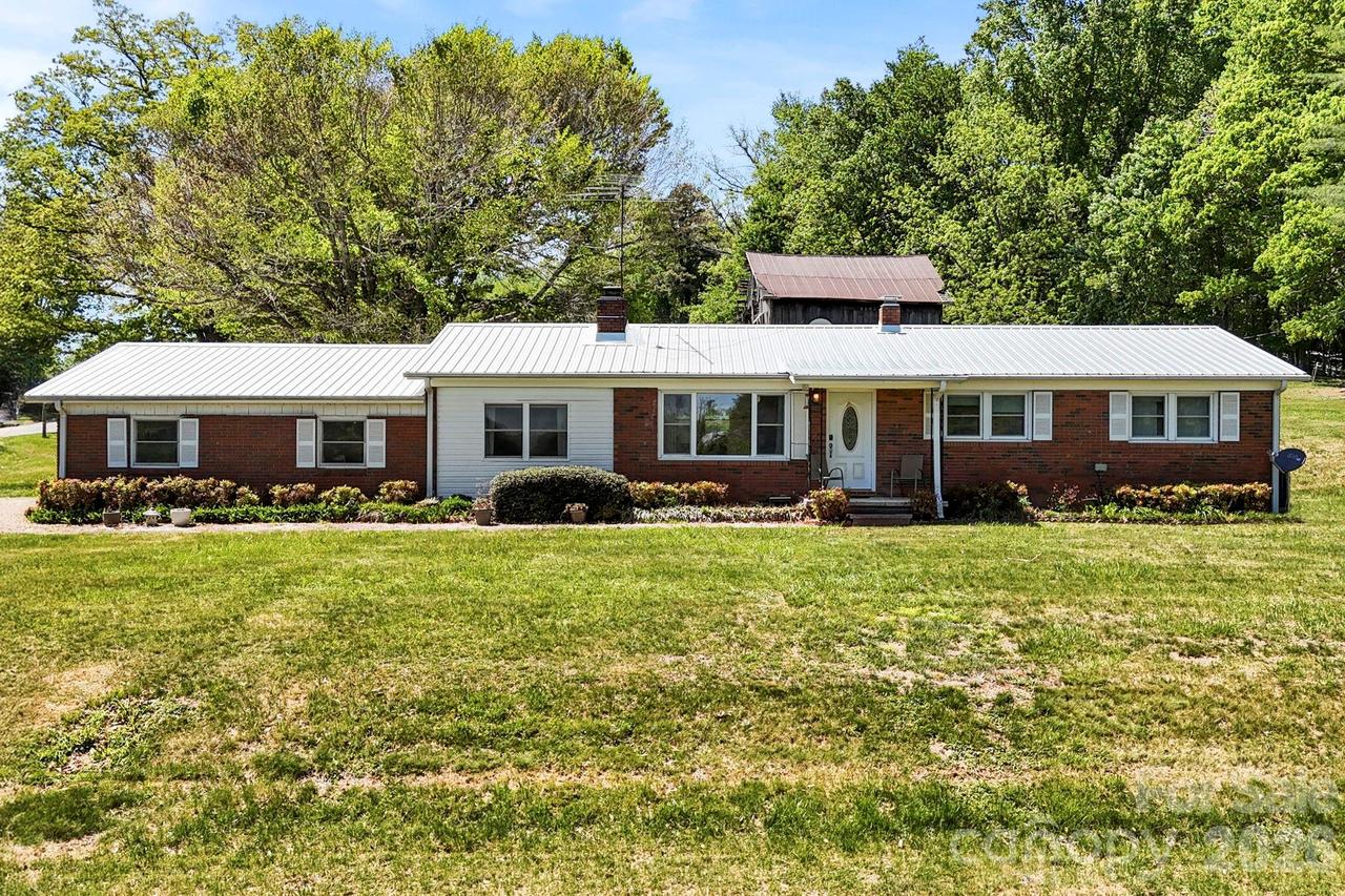 18 Hilda Ln., Mills River, NC 28759