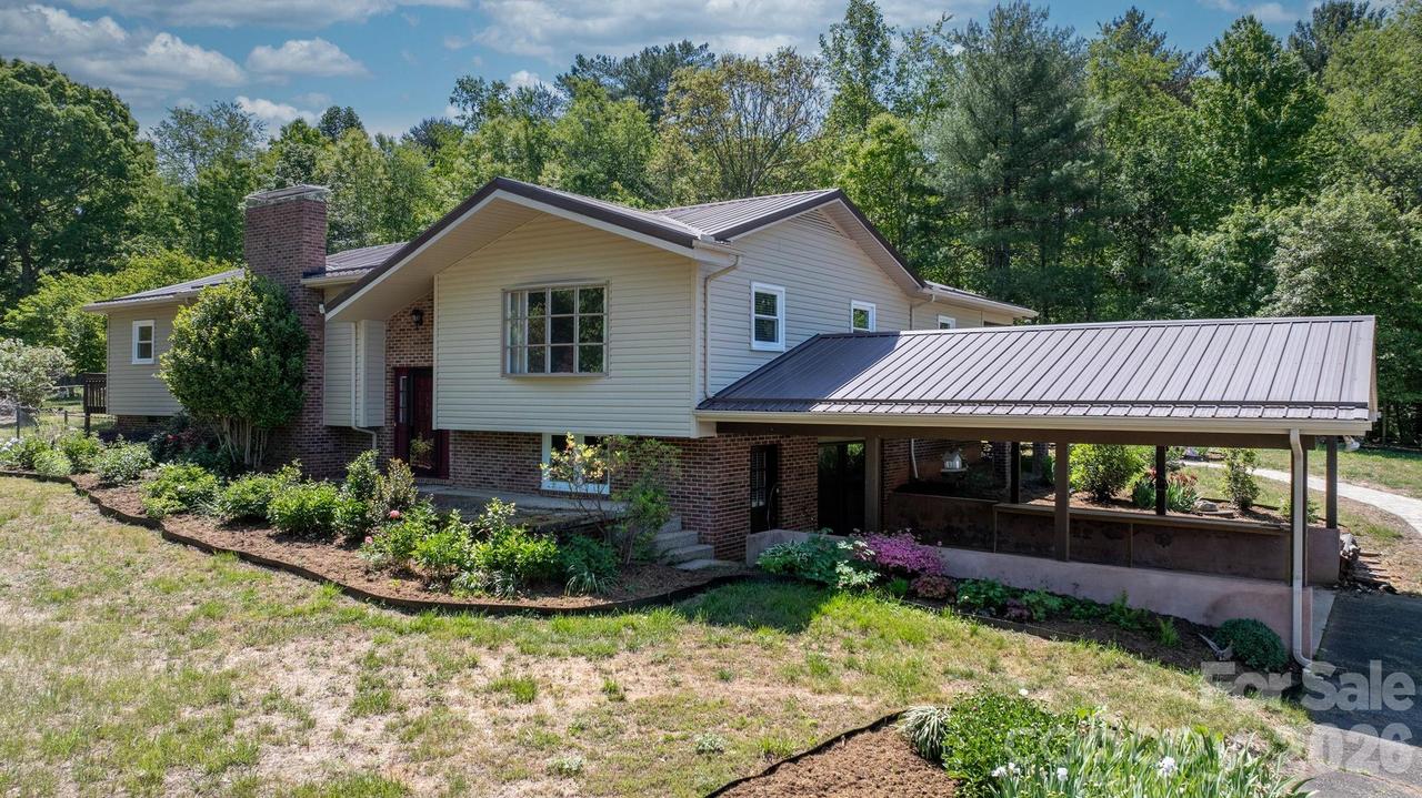 2113 White Pine Dr., Granite Falls, NC 28638