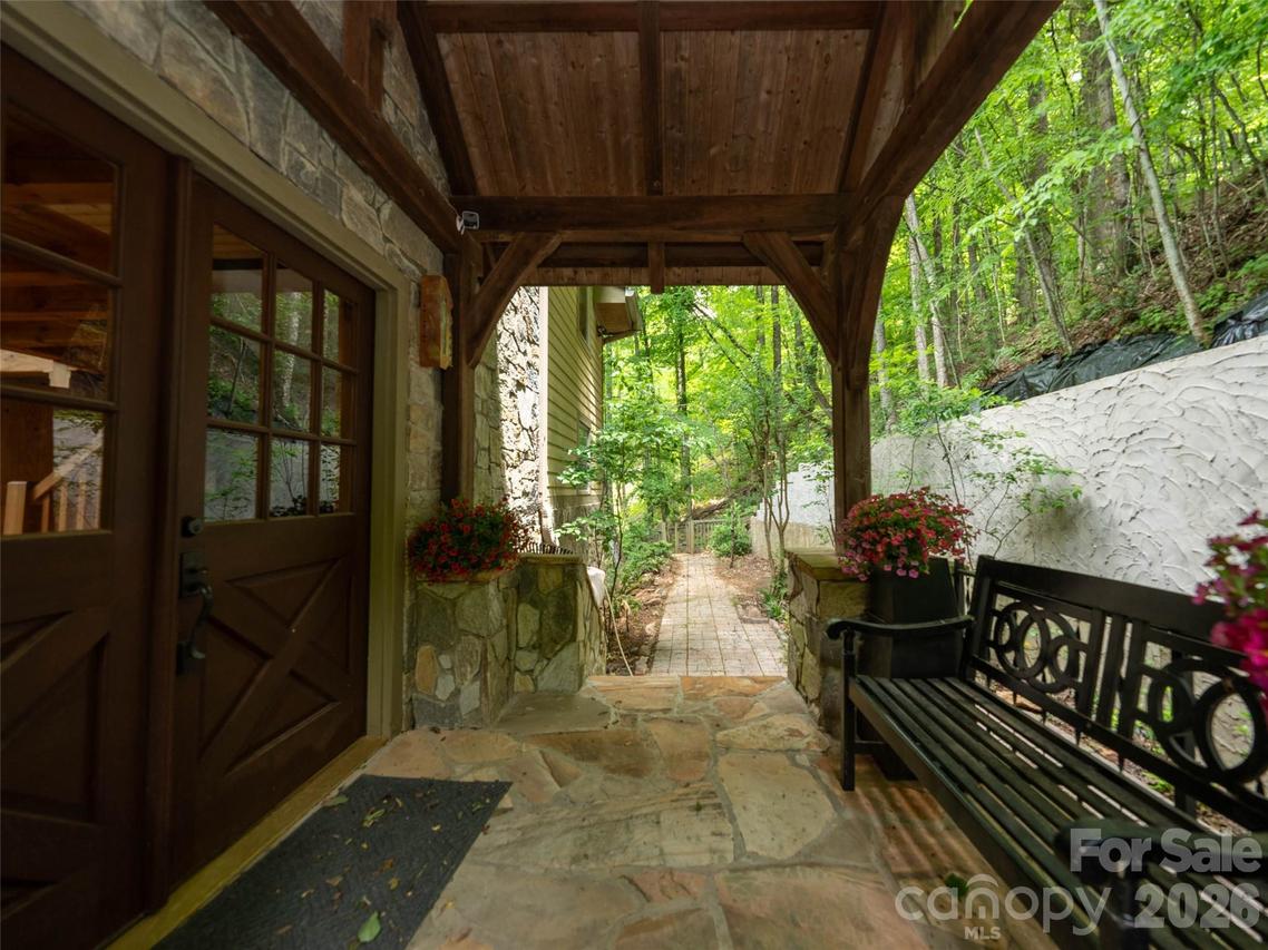 82 Red Oak Dr., Mills River, NC 28759