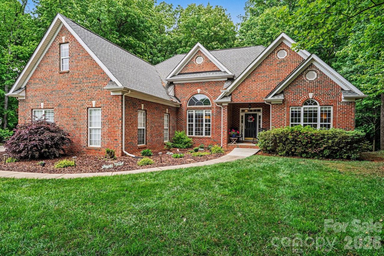 10501 Olde Irongate Ln., Mint Hill, NC 28227