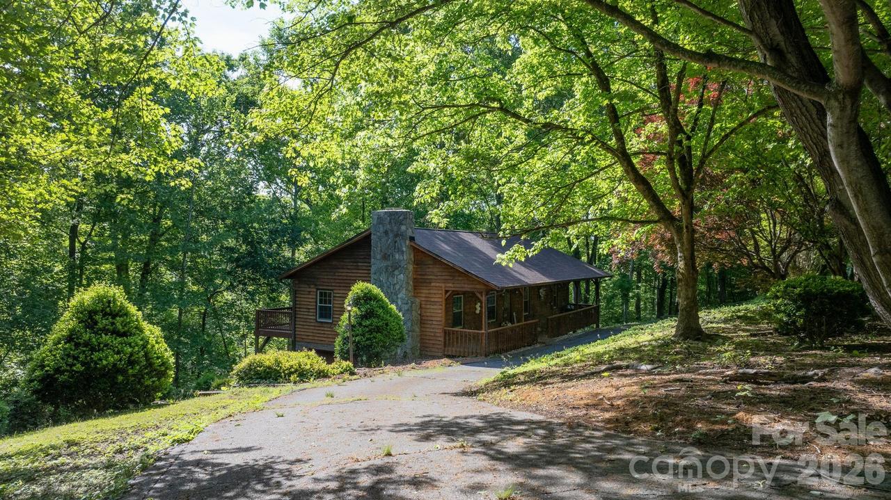 3840 Cherry Grove Dr., Hickory, NC 28602