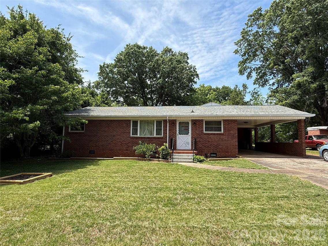 2012 N Deal Ave., Newton, NC 28658