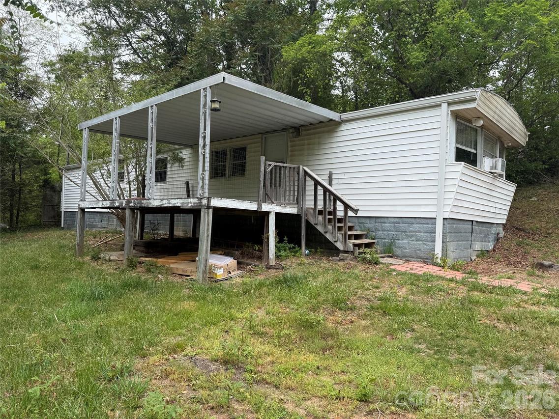 45 Overbrook Dr., Saluda, NC 28773