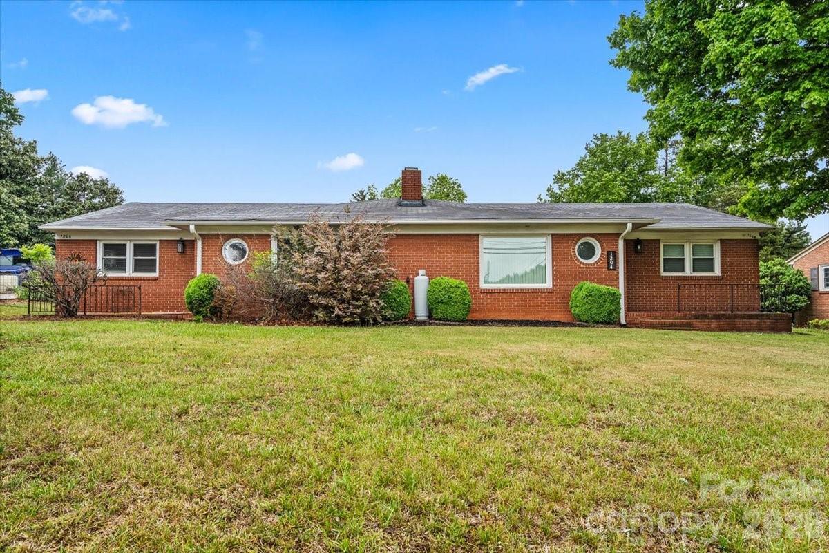1204 W Fifth Ave., Lexington, NC 27295